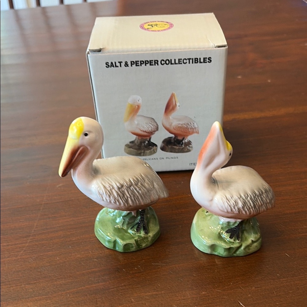 Pelican Figurine salt and pepper Set - Pink and Green 1991